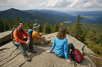 Wanderer im Bayerischen Wald am Arber